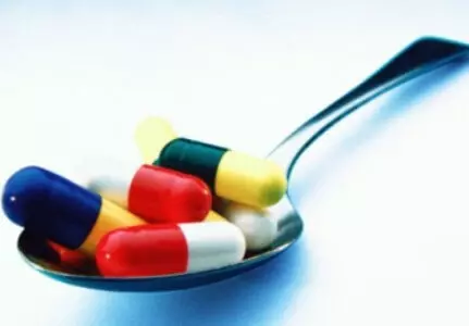 таблетки в ложке