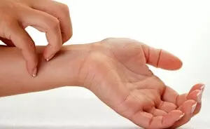 руки чешуться